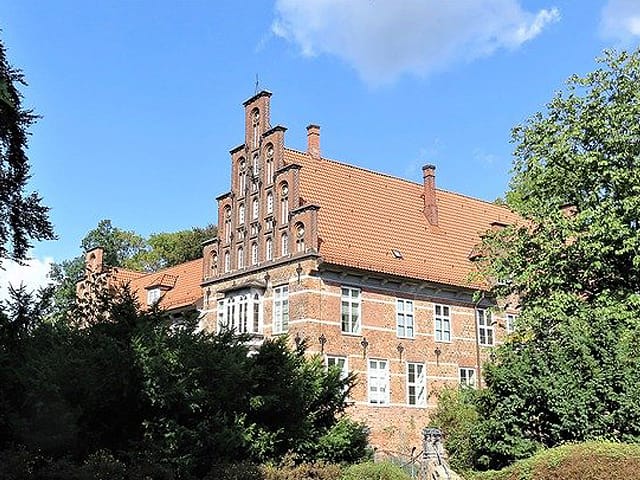 Foto: "Bergedorfer Schloss" - Bezirk-Bergedorf | Abbruch Schadstoffsanierung Grossraum Hamburg
